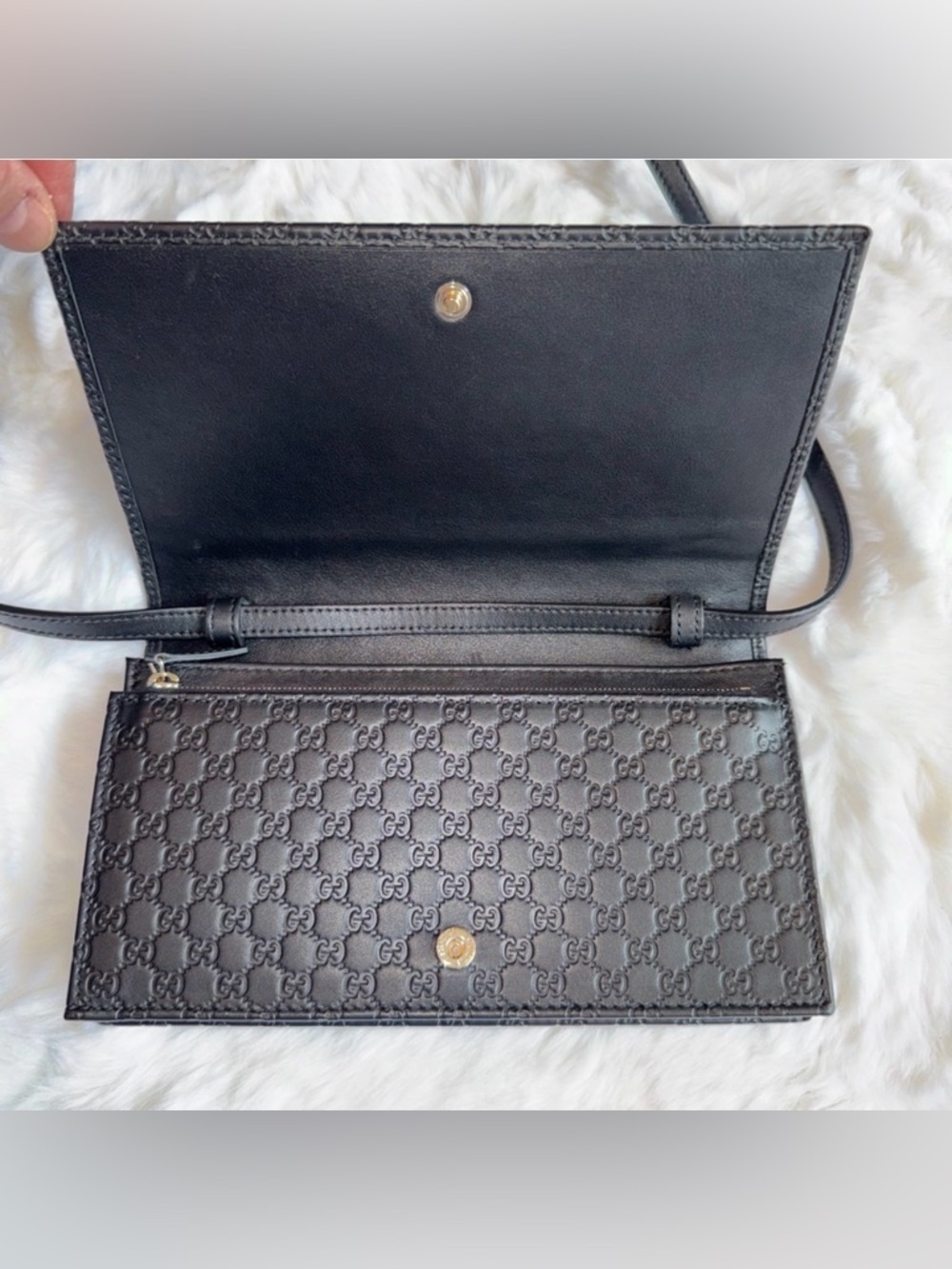 Gucci Microguccissima Crossbody Wallet - Picture 4 of 14